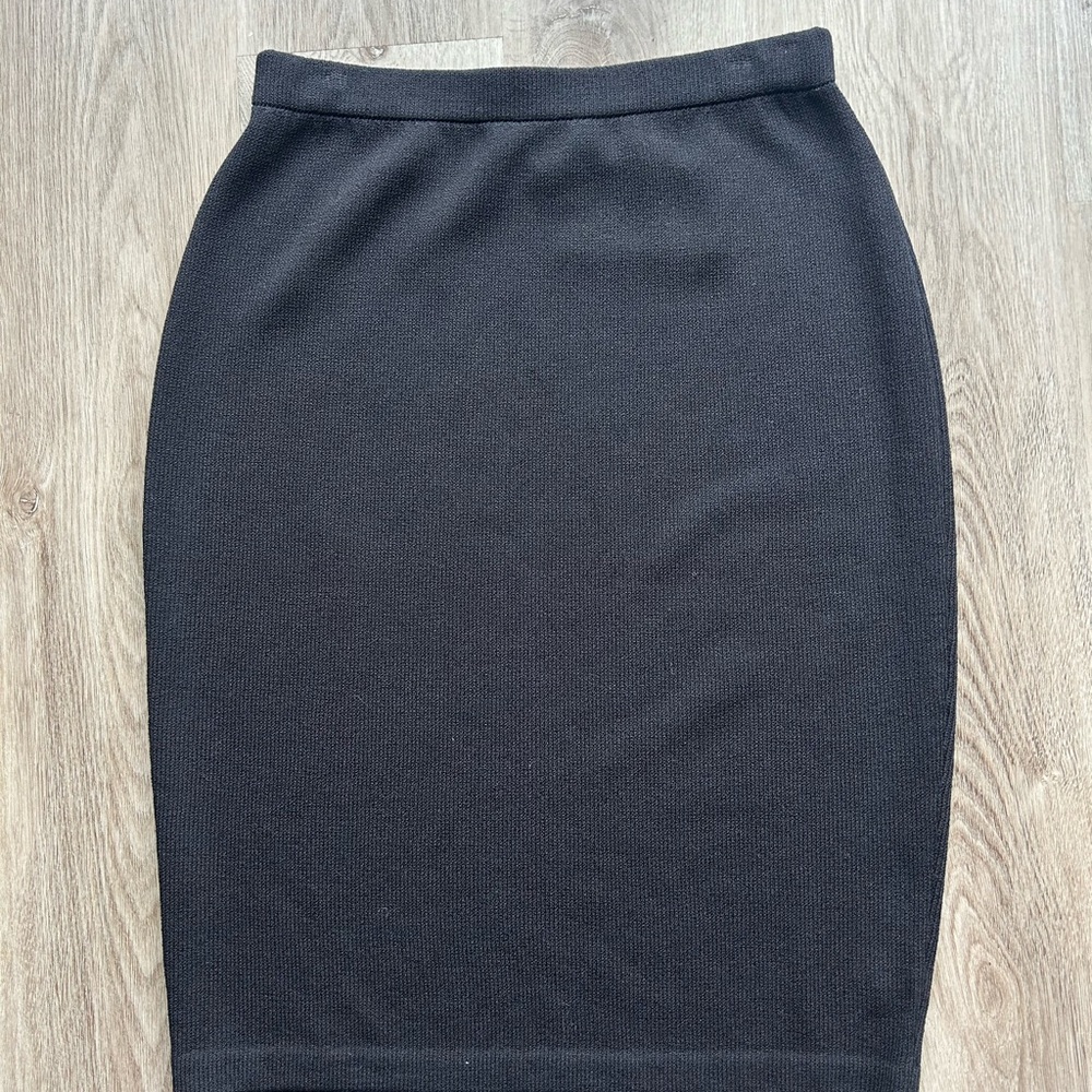 St. John knit skirt - Picture 2 of 4